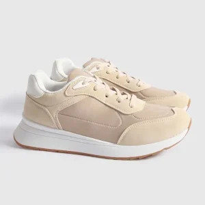 Zapatillas Urbanas Nude (Estilo Minimalista y Versátil)